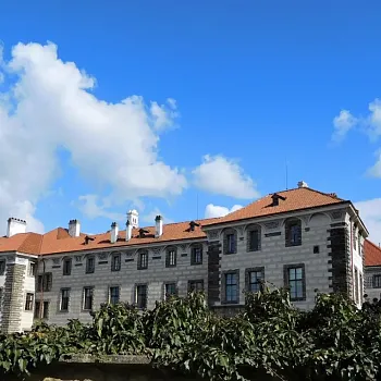 Veltrusy – povltavský Nordic Walking výšlap. Renesance, buřtíky, industriál. Baroko  na konec.