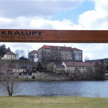 Veltrusy – povltavský Nordic Walking výšlap. Renesance, buřtíky, industriál. Baroko  na konec.