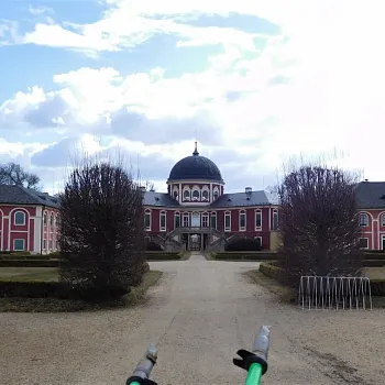Veltrusy – povltavský Nordic Walking výšlap. Renesance, buřtíky, industriál. Baroko  na konec.