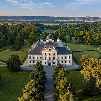 Kravaře - zámecký Nordic Walking výšlap z Kravař do Velkých Hoštic.