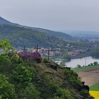 Libochovany – NW výšlap na  Tři kříže, Kamýk, kamenné kruhy a  Radobýl. Buřty s sebou.