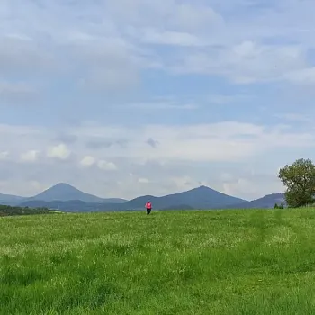 Libochovany – NW výšlap na  Tři kříže, Kamýk, kamenné kruhy a  Radobýl. Buřty s sebou.