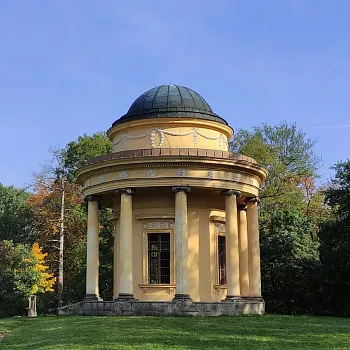 Veltrusy - Nordic walking přes všechny mosty zámeckého parku