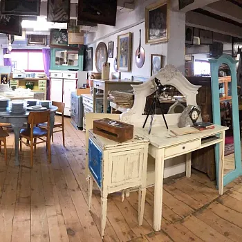 Mělnicko - Jeviněves. Nordic Walking výšlap kolem hradu, blázince, zapomenutého hřbitova a místa, které je lepší než muzeum. Buřtíky s sebou.