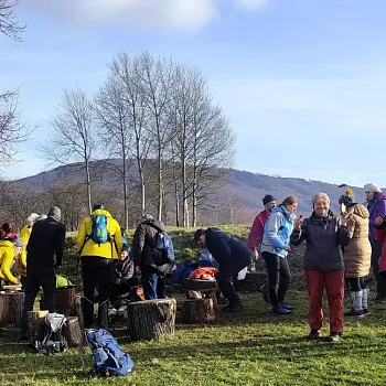 ZLATÉ HORY – SILVESTR WALKING 2024 – z Horního Údolí přes kapli Sv. Anny do Zlatých – buřtíky s sebou