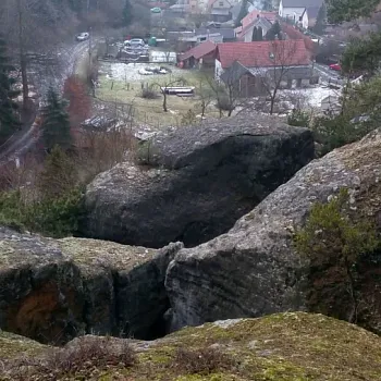 Mělník - NW výšlap - Chloumek, Lhotka, Holý vrch, skalní obydlí