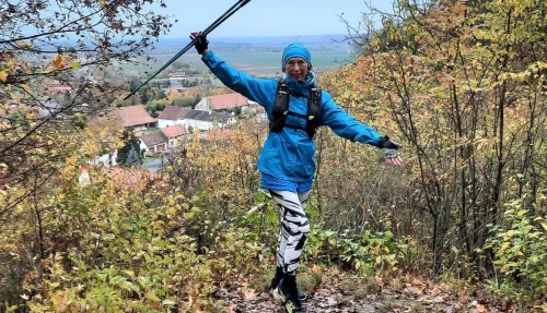 Mělnicko - Jeviněves. Nordic Walking výšlap kolem hradu, blázince, zapomenutého hřbitova a místa, které je lepší než muzeum. Buřtíky s sebou.
