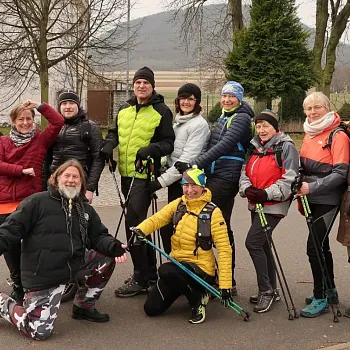 Nordic Walking výšlap na nejvyšší horu široko daleko. Na Říp.