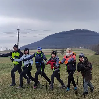 Nordic Walking výšlap na nejvyšší horu široko daleko. Na Říp.