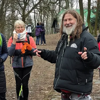 Nordic Walking výšlap na nejvyšší horu široko daleko. Na Říp.