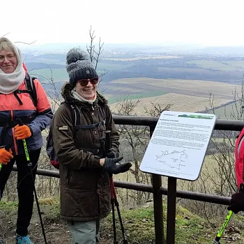 Nordic Walking výšlap na nejvyšší horu široko daleko. Na Říp.