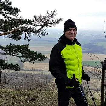 Nordic Walking výšlap na nejvyšší horu široko daleko. Na Říp.