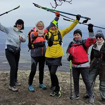 Nordic Walking výšlap na nejvyšší horu široko daleko. Na Říp.