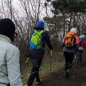 Nordic Walking výšlap na nejvyšší horu široko daleko. Na Říp.