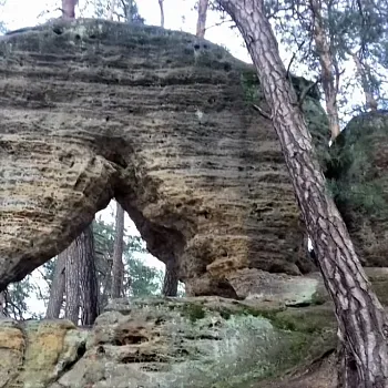 Jak hledaly nejkrásnější skalní bránu na Kokořínsku
