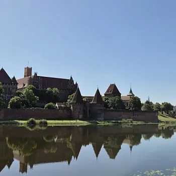 Narozeninový Balt. Den třetí. Jedni lodí na poloostrov Hel, druzí na křižácký hrad Malbork.