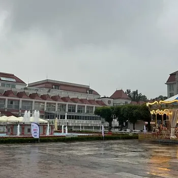 Narozeninový Balt. Den čtvrtý, zmáčený. Oliwa, rozhledna Pacholek, ledovcová moréna. Sopot.